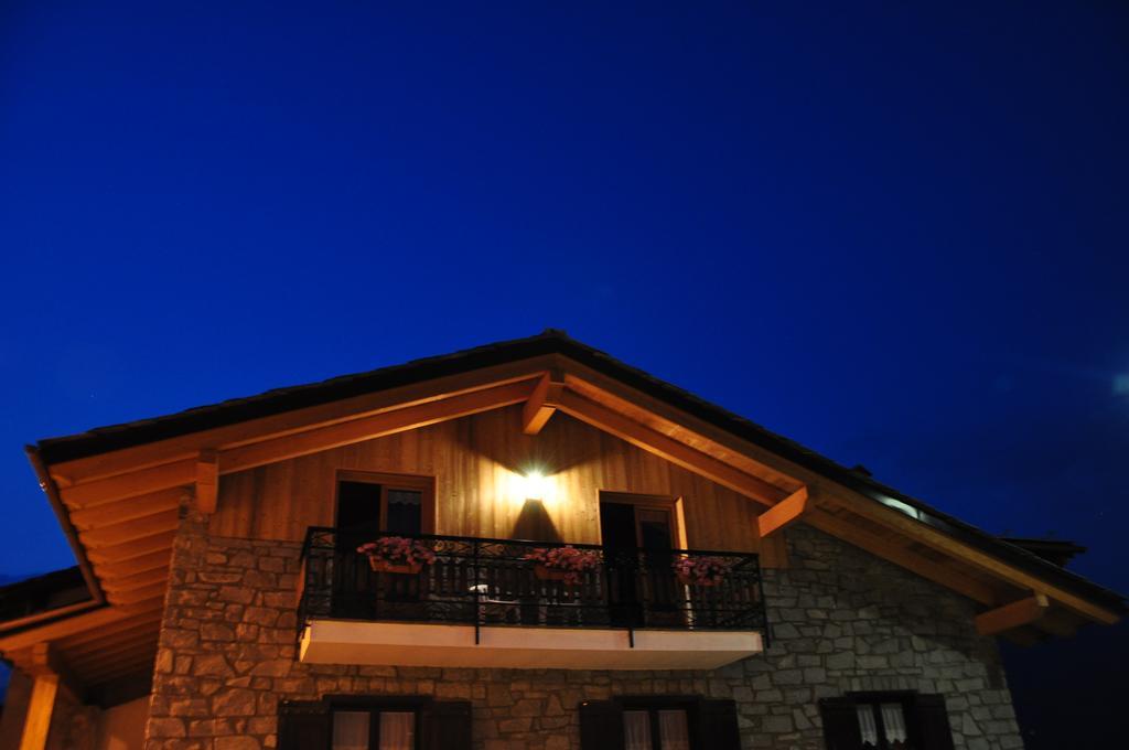Le Foyer De La Ferme Apartment Aosta Luaran gambar