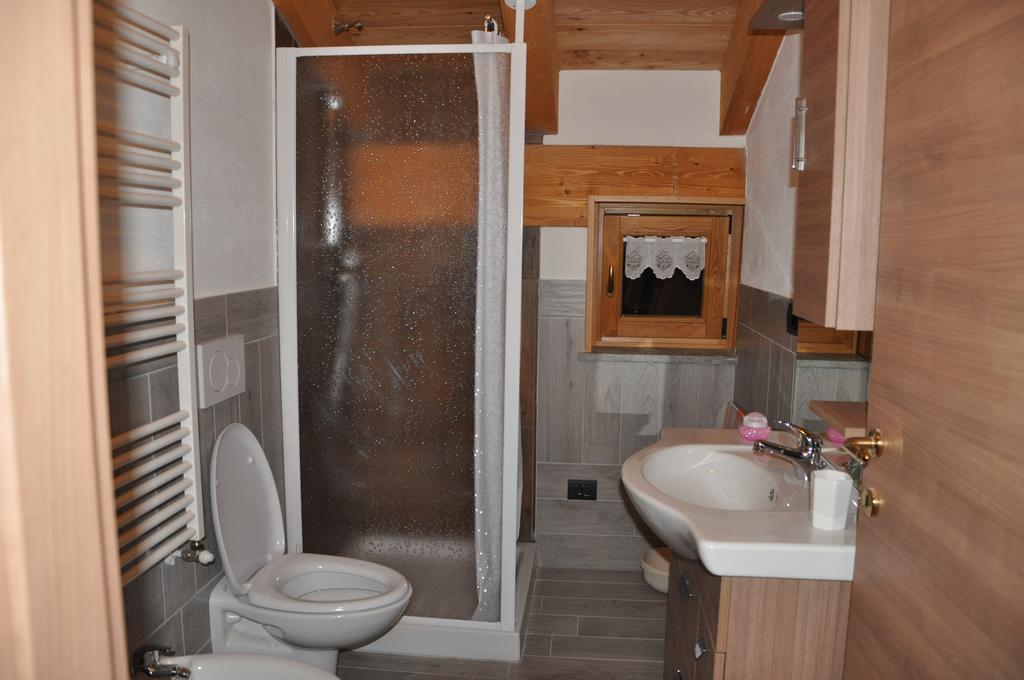 Le Foyer De La Ferme Apartment Aosta Bilik gambar