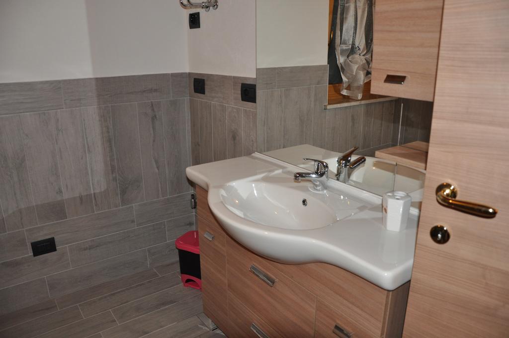 Le Foyer De La Ferme Apartment Aosta Bilik gambar