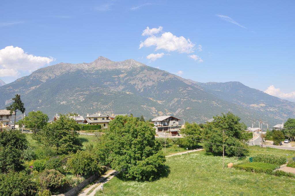 Le Foyer De La Ferme Apartment Aosta Luaran gambar