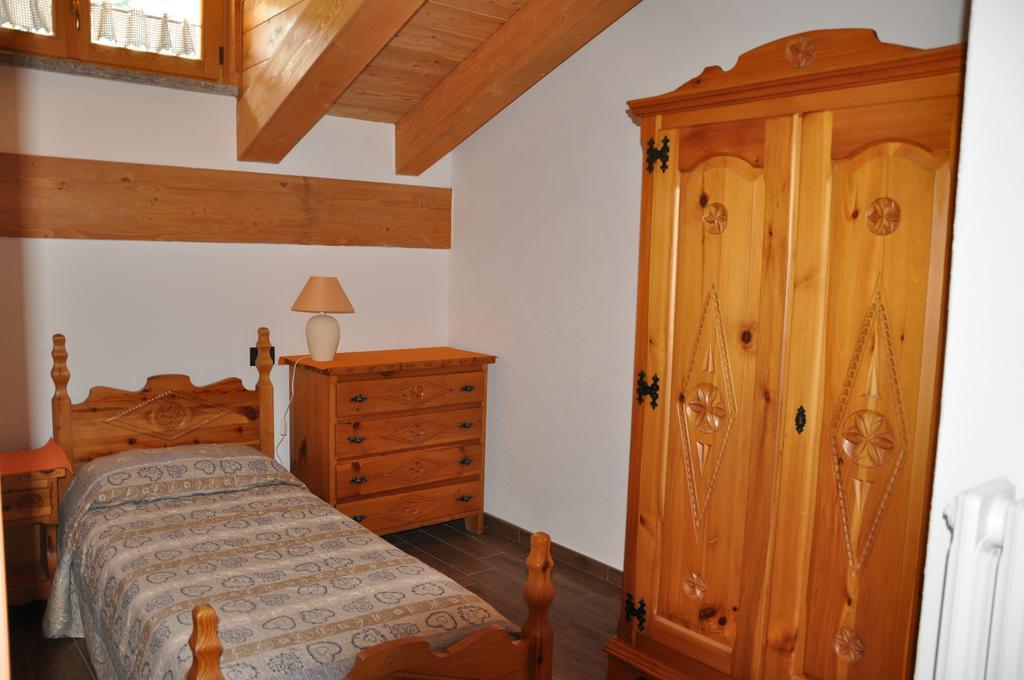 Le Foyer De La Ferme Apartment Aosta Bilik gambar